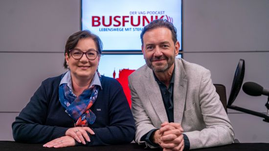 Marina Apostolakopoulou und Stefan Meixner im Busfunk-Studio